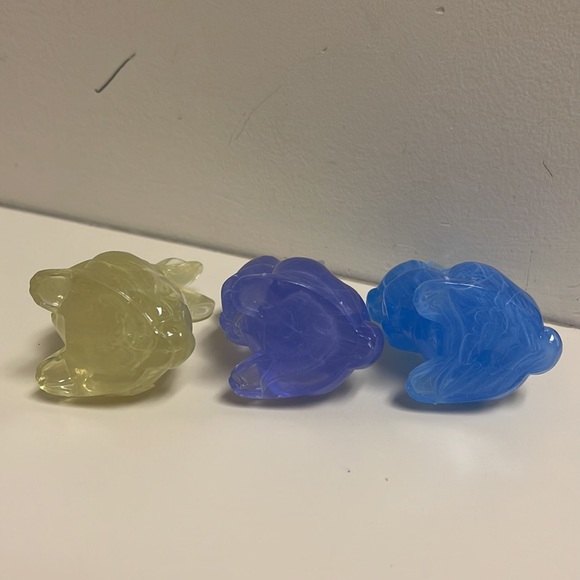 Vintage Set of 3 Acrylic Lucite Bunny Figurines - Picture 3 of 8